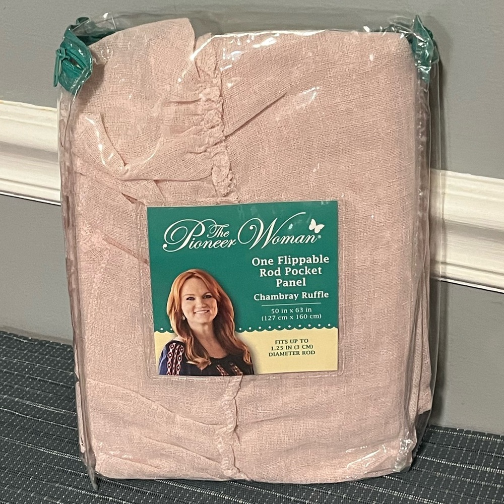 🌺 Brand New The Pioneer Woman Chambray Ruffle Flippable Rod Pocket Panel, Qty 1